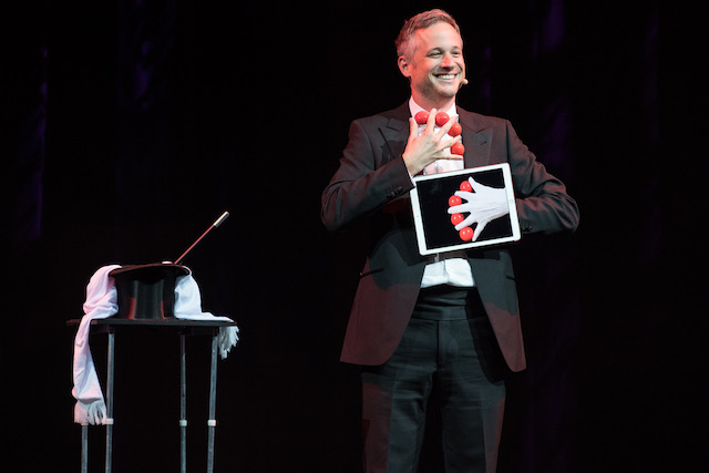 iPad Magician Simon Pierro performs in Las Vegas