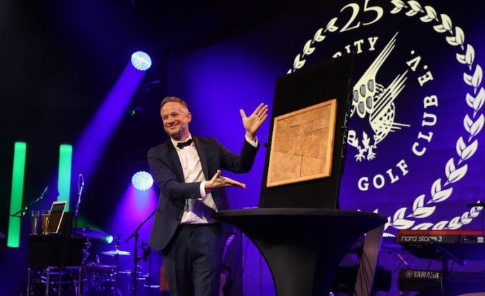 iPad Zauberer Simon Pierro auf dem EAGLES Charity Event