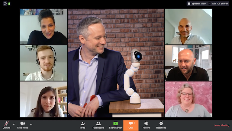 Virtuelle Zaubershow - Einzigartige Effekte mit Robotern in Simon Pierros Zoom Show