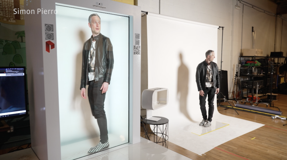 Magier Simon Pierro testet die Hologramm Box des Herstellers Proto in Los Angeles