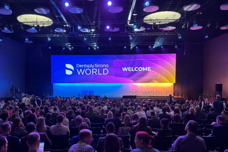 Keynote Speaker Simon Pierro spricht über KI und Magie bei der Dentsply Sirona World