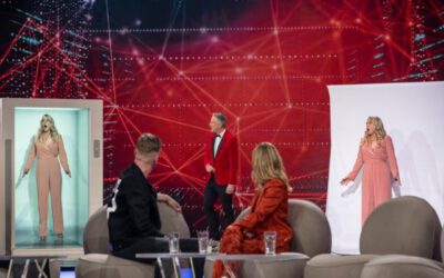 Magier Simon Pierro mit seinem Show Act Holobox und Moderatorin Barbara Schöneberger im TV